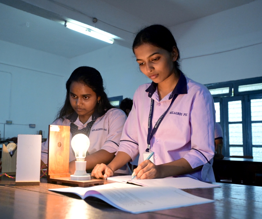 Physics laboratory equipment